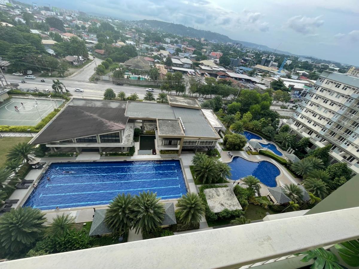 Verdon Parc Condo Davao Stadt Exterior foto
