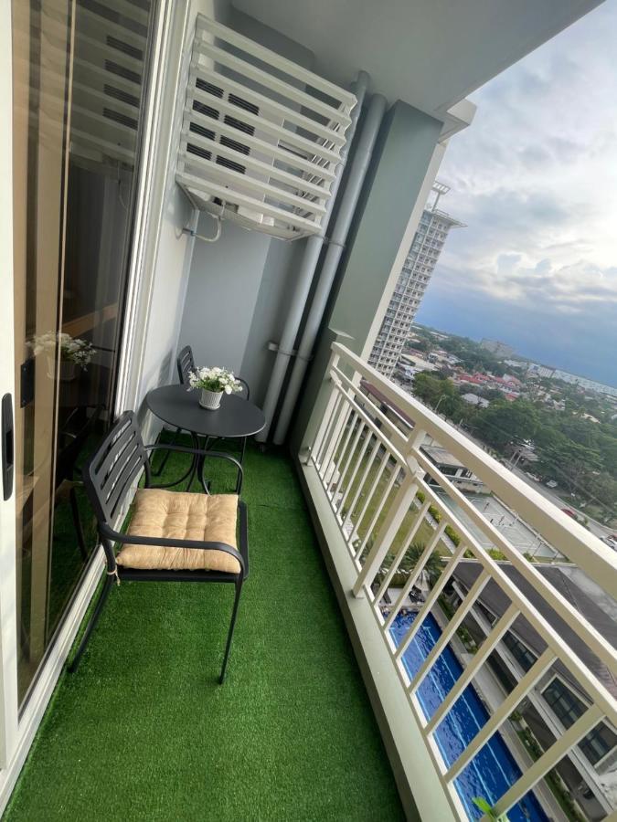 Verdon Parc Condo Davao Stadt Exterior foto